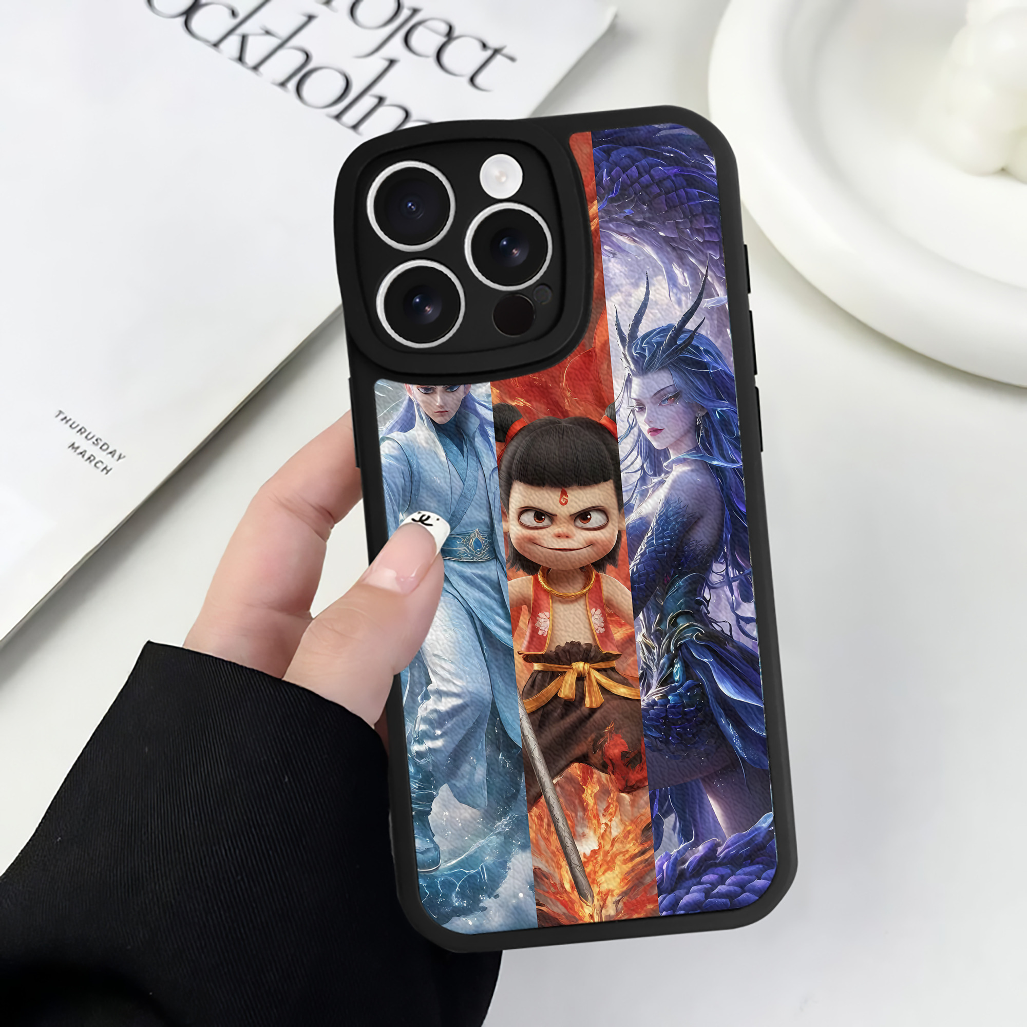 （画像用） Ne Zha 2 ナタ 魔童の大暴れ 【iPhone 16シリーズ対応】シリコンスマホケース（レザー調） 材質：シリコン